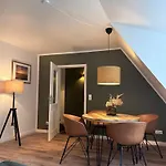 4 Wunderschoene Im Kavaliershaus Schwerin (Mecklenburg-Vorpommern)
